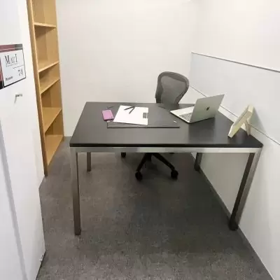 HK$ 5,200.00 Immediate availability 2 pax office space in cwb wan chai