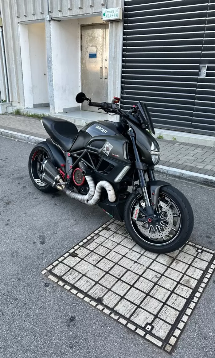 Ducati Diavel Carbon Edition on
