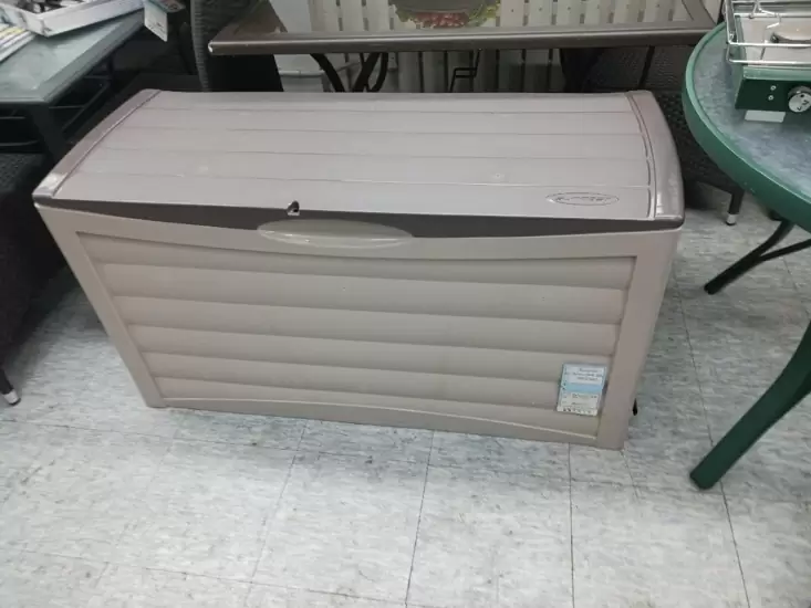 HK$1,000 美國Suncast 63 Gallon Medium Deck Box