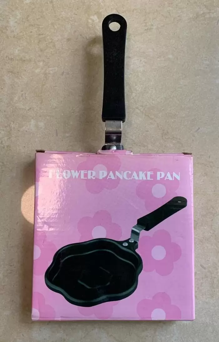 HK$20 細小花形薄餅平底鍋 (Flower-shaped Mini Pancake Pan) on