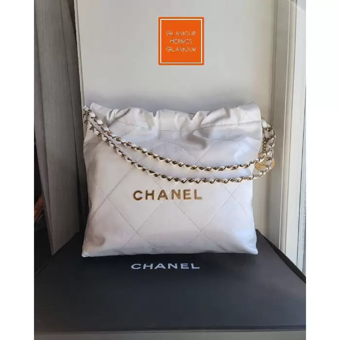 Chanel 22 Small ( white  /金扣/ 亮面小牛皮) ( Brand New ) on